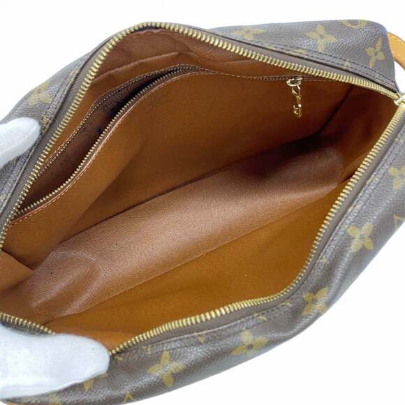 LOUIS VUITTON Authentic Brown Monogram Shoulder Bag